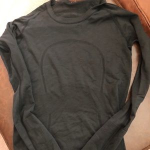Lululemon black Swiftly long sleeve, 6 great shape